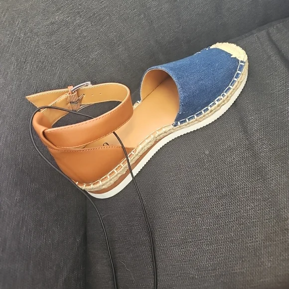 NIB a.n.a Women's Size 6.5 Carrie Denim Dressy Flat Sandals Crochet Accents - Picture 8 of 9